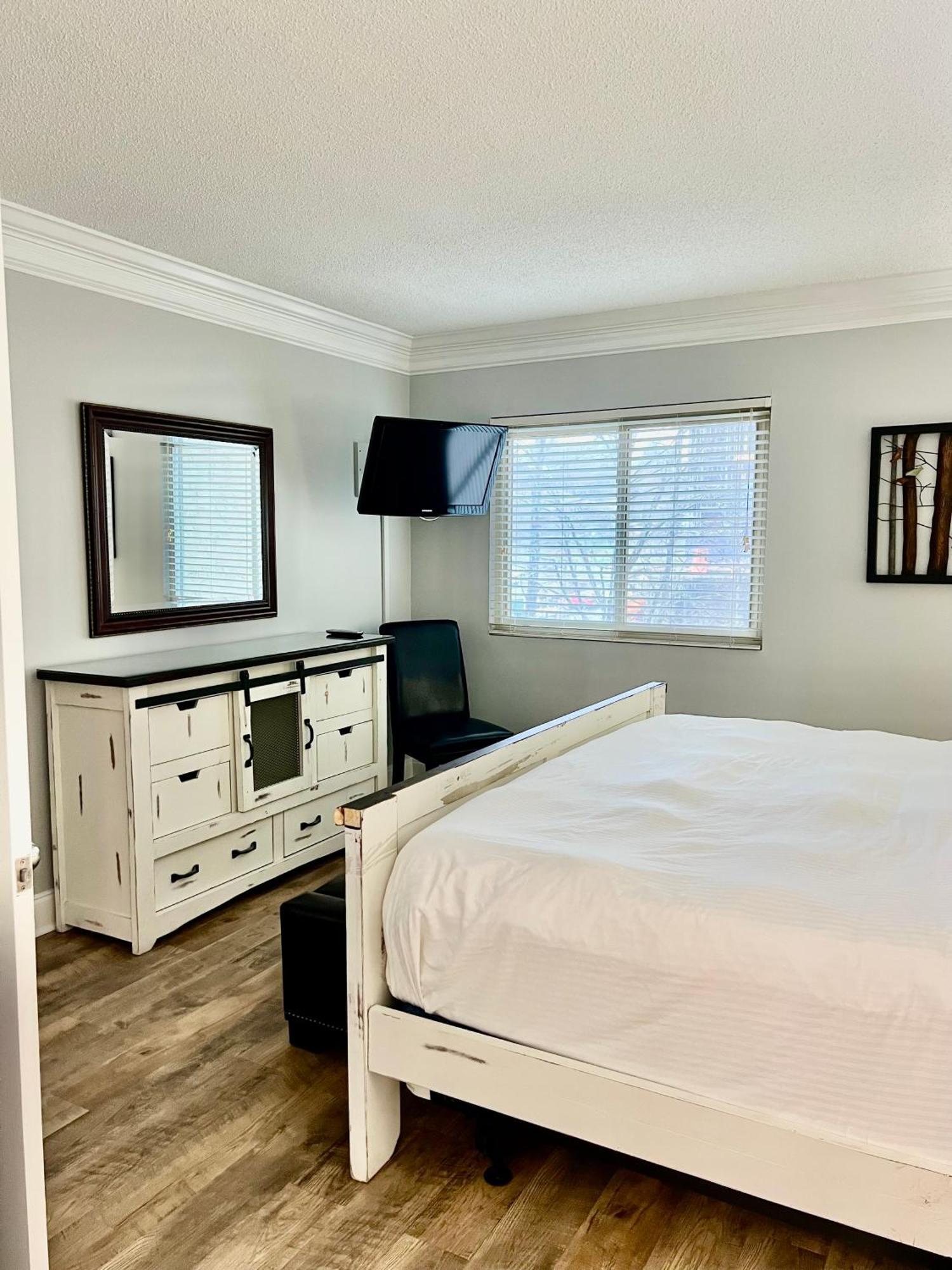 River Place #102 2bd * Pigeon Forge